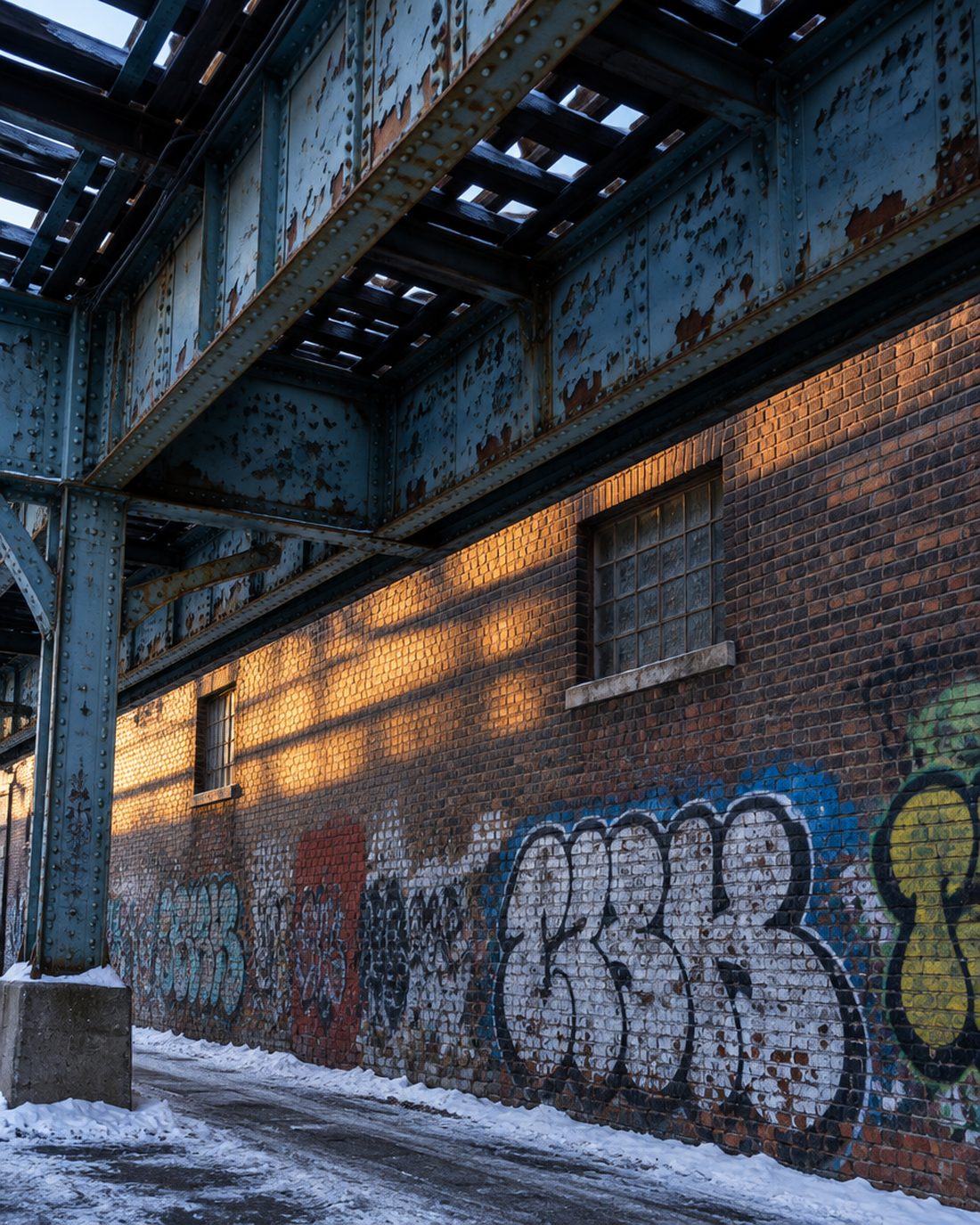 Chicago — Under the tracks